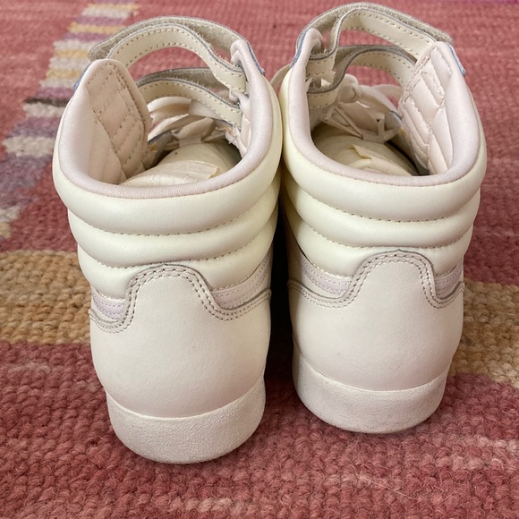 Butter yellow Reebok Classics - Picture 3 of 7